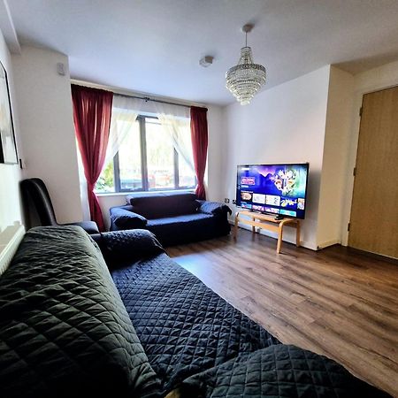 Explore London: 2 Bedroom House In Wood Green Exteriör bild