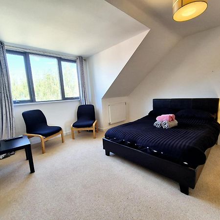 Explore London: 2 Bedroom House In Wood Green Exteriör bild