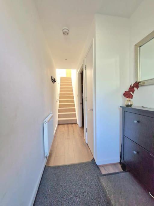 Explore London: 2 Bedroom House In Wood Green Exteriör bild