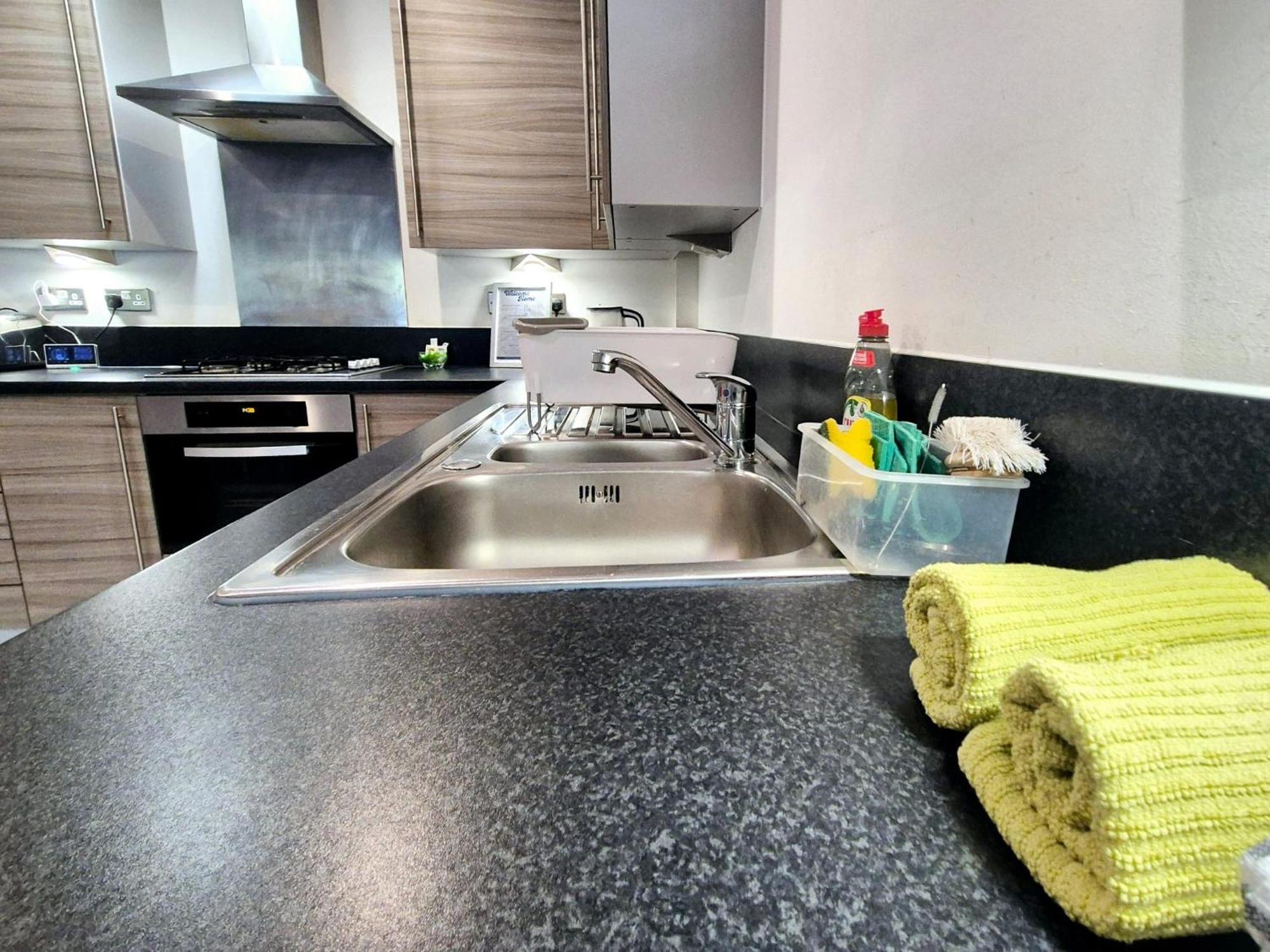 Explore London: 2 Bedroom House In Wood Green Exteriör bild