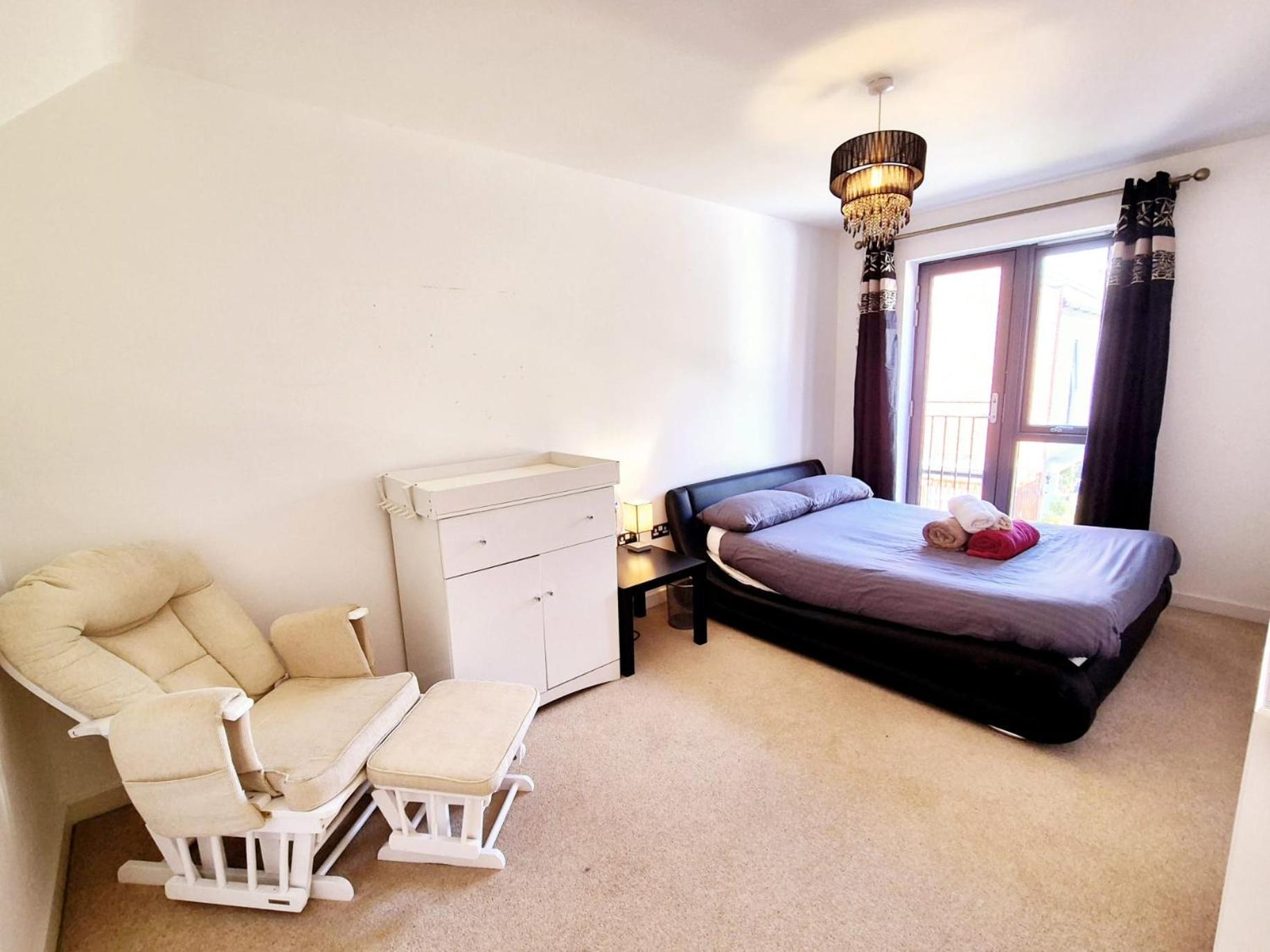 Explore London: 2 Bedroom House In Wood Green Exteriör bild