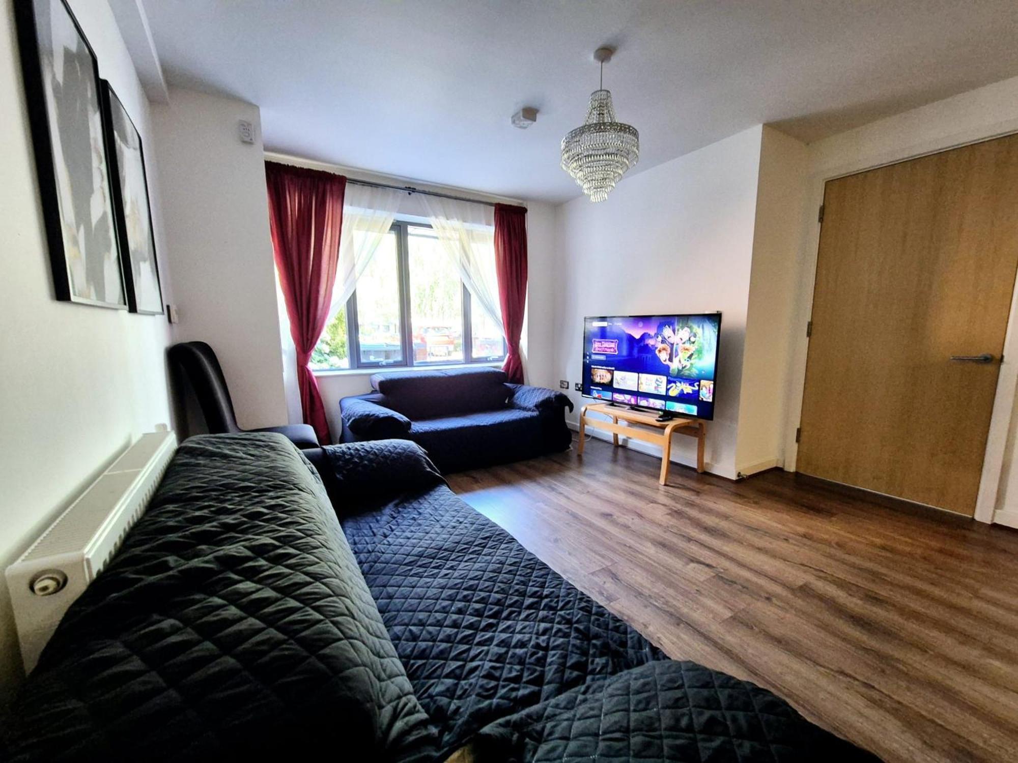 Explore London: 2 Bedroom House In Wood Green Exteriör bild