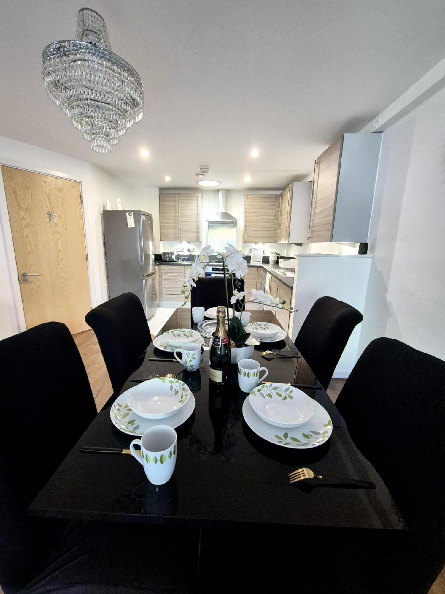 Explore London: 2 Bedroom House In Wood Green Exteriör bild