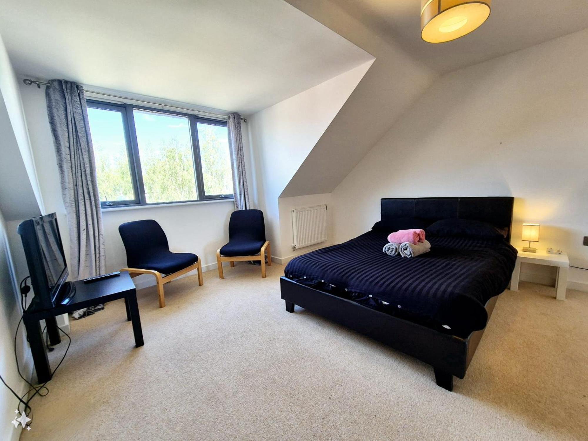 Explore London: 2 Bedroom House In Wood Green Exteriör bild